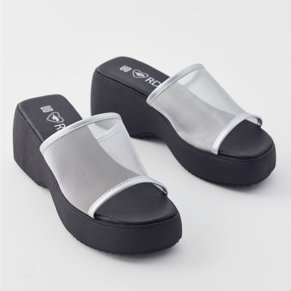 Rocket Dog UO Exclusive
Lennox Mesh Platform Sandal NWT